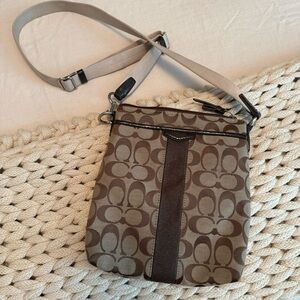 EUC Coach crossbody purse, signature Coach logo, brown/tan
